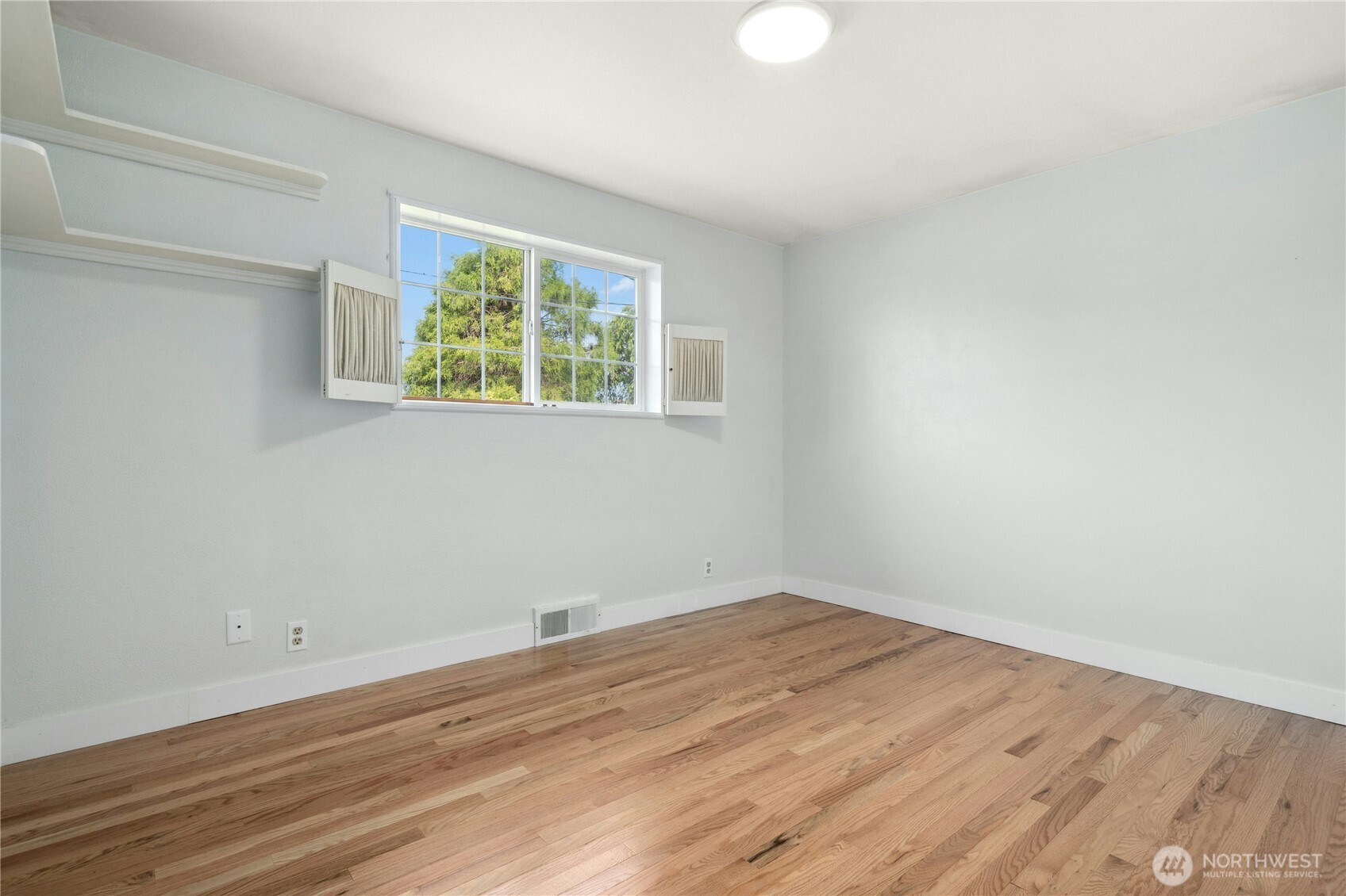 1037 Harding Street Property Photo 19