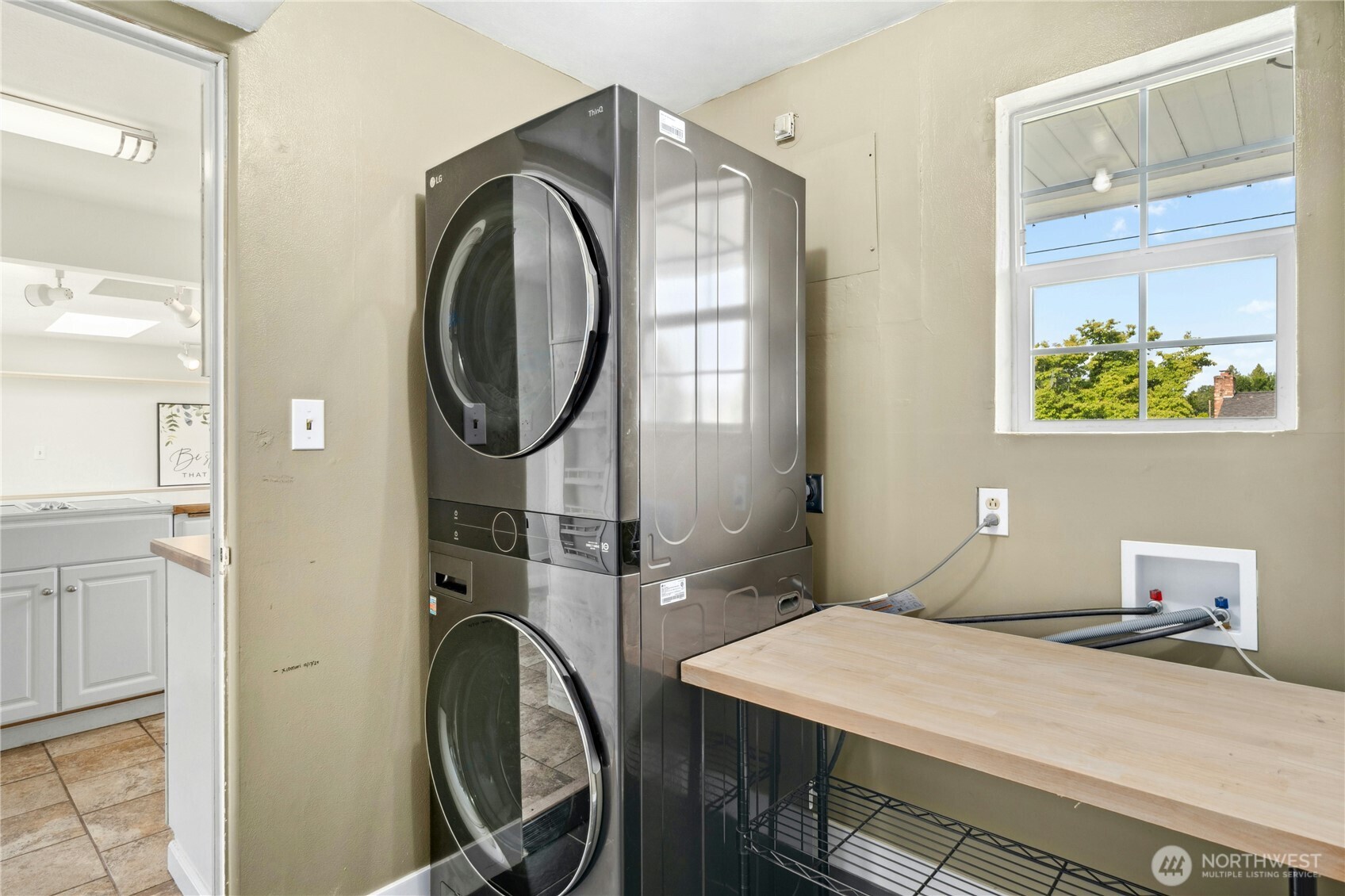 1037 Harding Street Property Photo 21