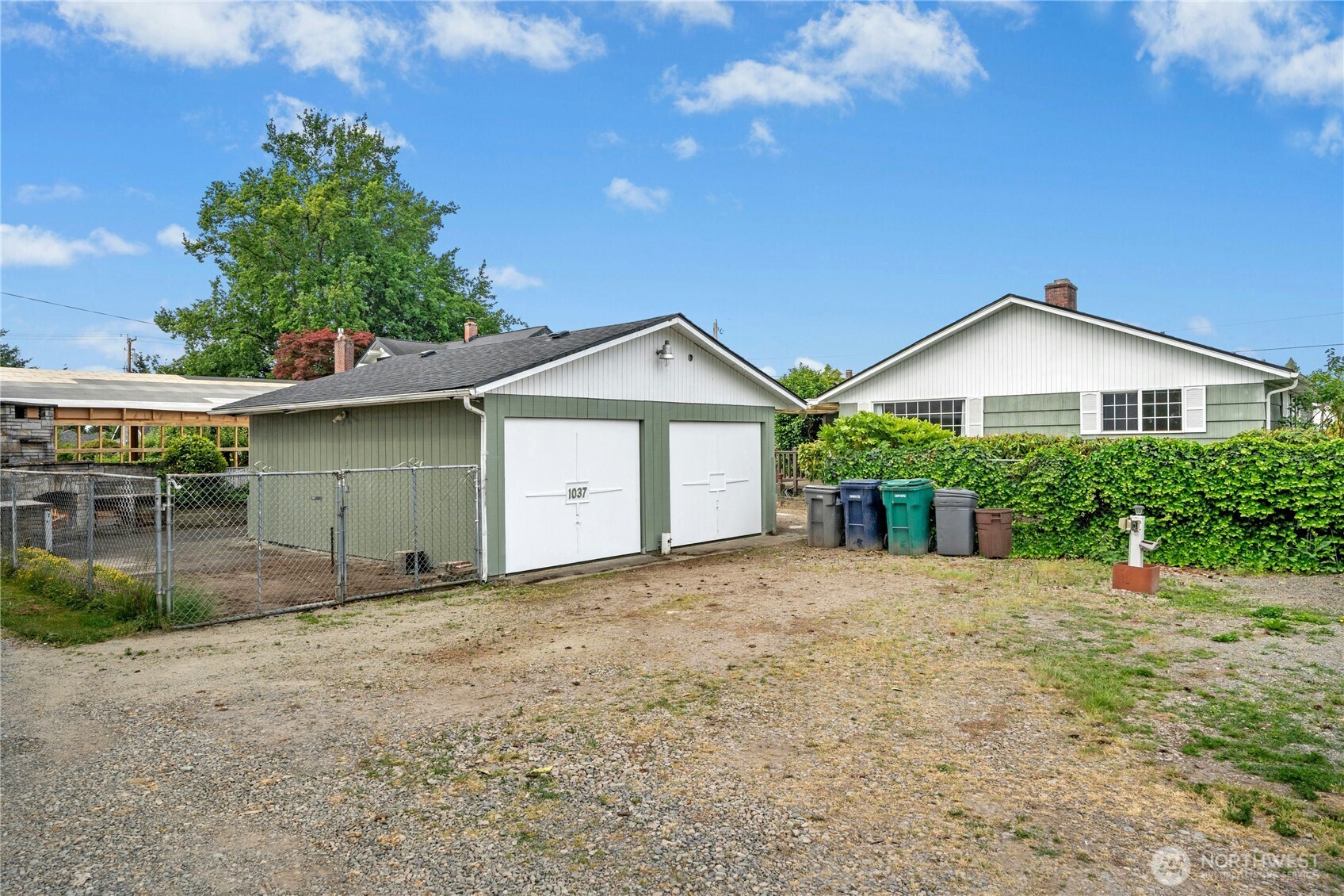 1037 Harding Street Property Photo 27