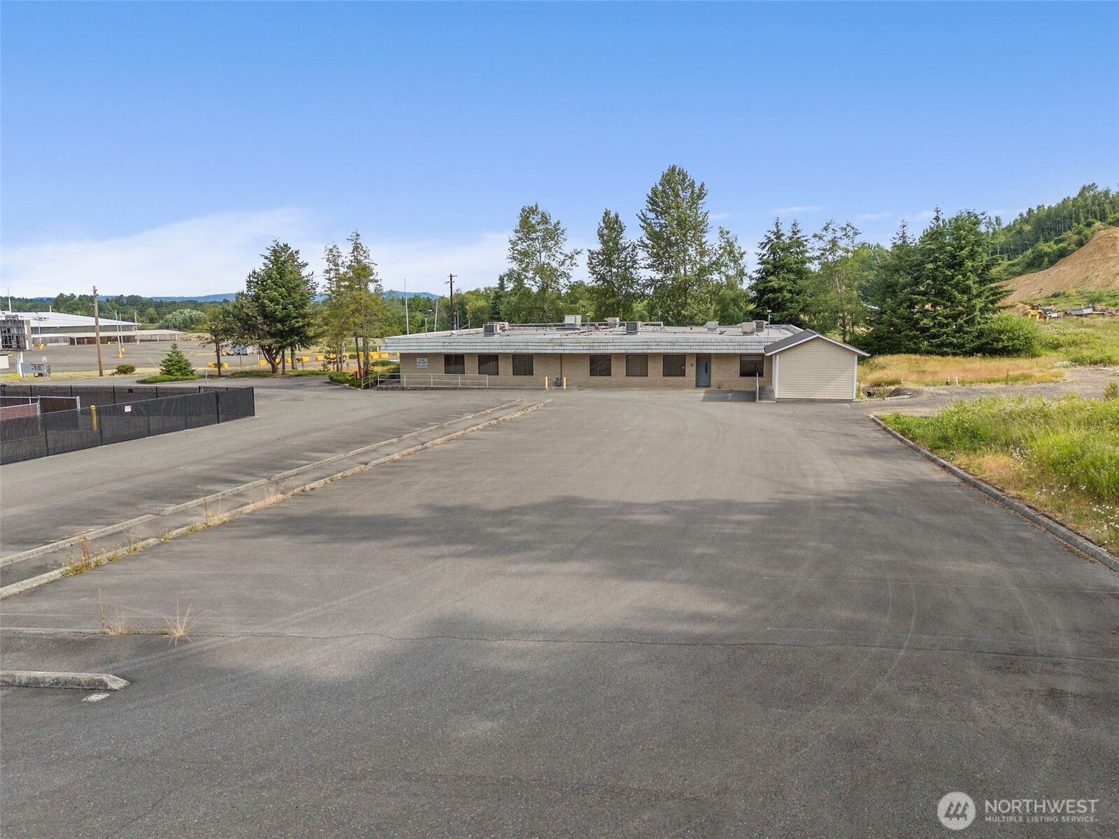 2025 Ne Kresky Avenue Property Photo 8