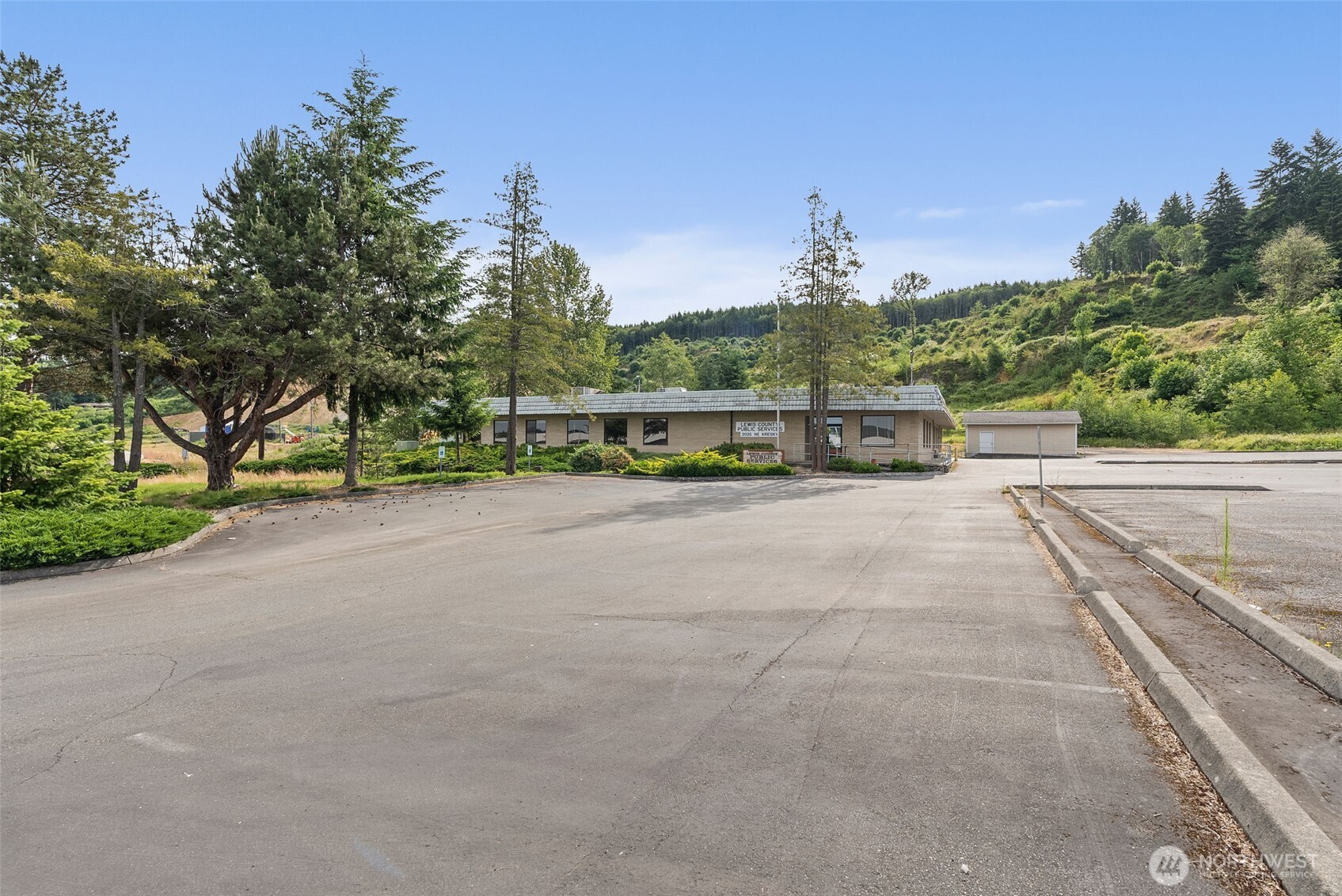 2025 Ne Kresky Avenue Property Photo 10