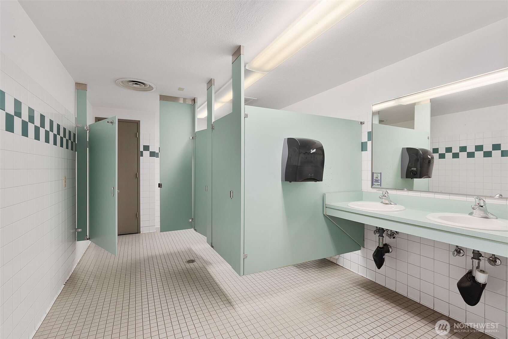 2025 Ne Kresky Avenue Property Photo 18
