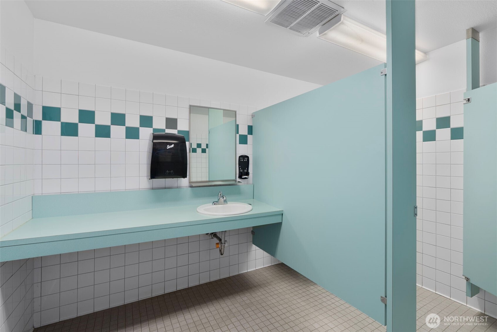 2025 Ne Kresky Avenue Property Photo 27