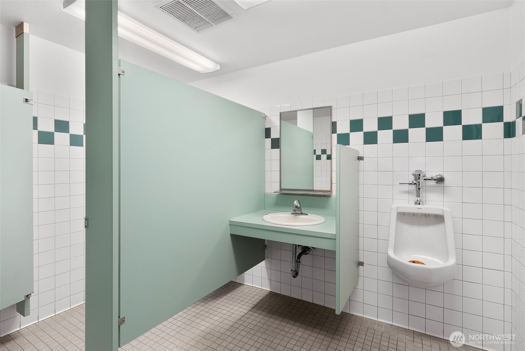 2025 Ne Kresky Avenue Property Photo 28
