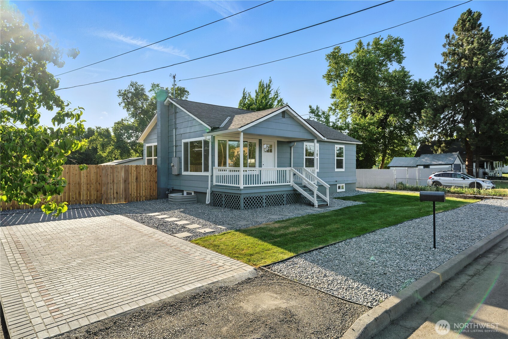 222 Sw Davis Avenue Property Photo 1