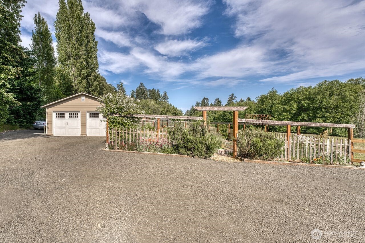 7021 Beach Drive Property Photo 8