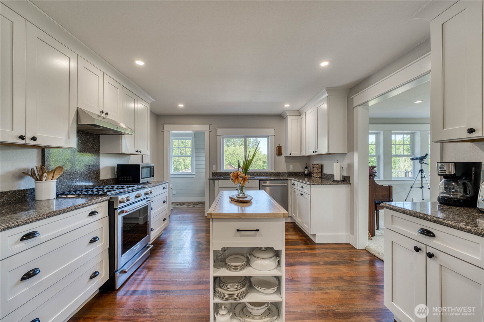 7021 Beach Drive Property Photo 19