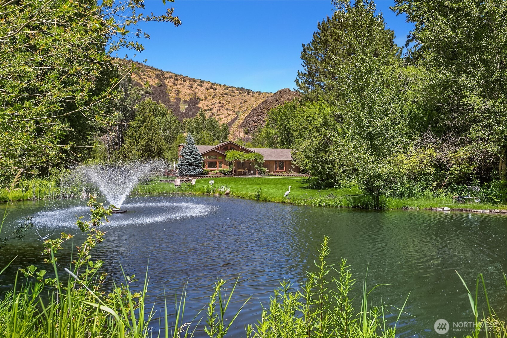 8501 Manastash Road Property Photo 1