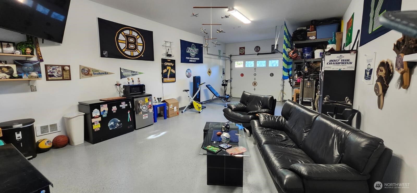 23318 3rd Place Property Photo 5