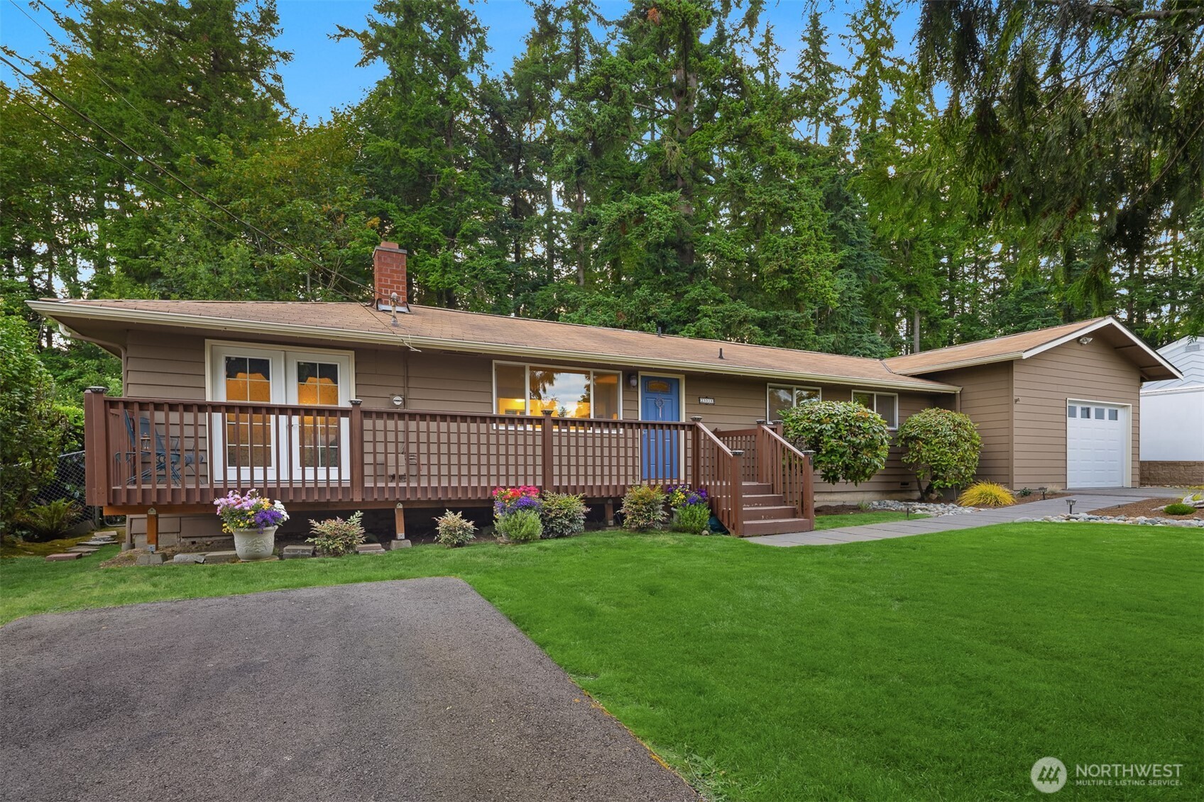 23318 3rd Place Property Photo 6