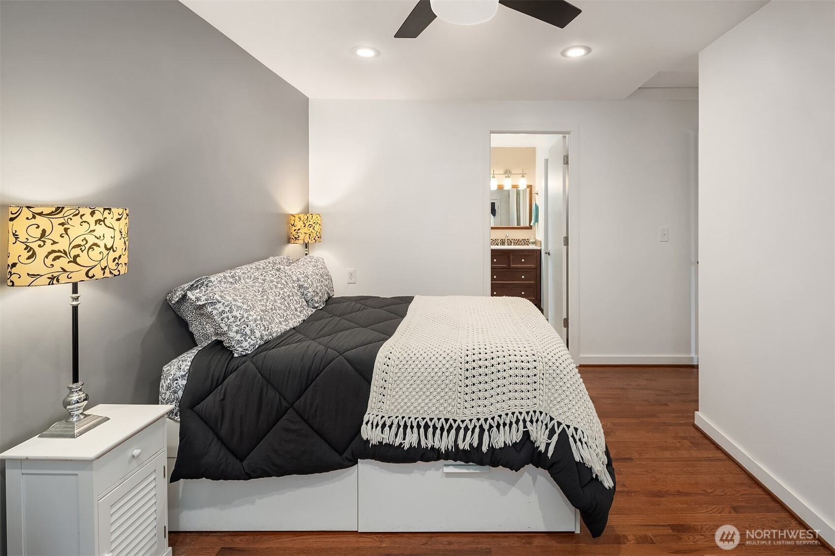 23318 3rd Place Property Photo 14