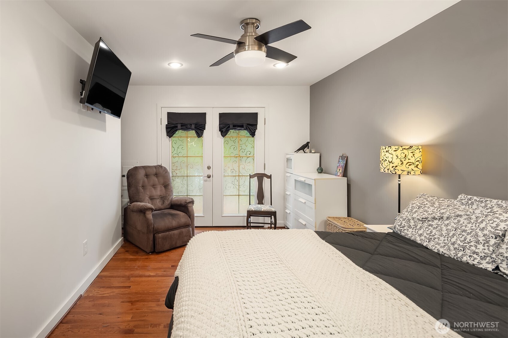 23318 3rd Place Property Photo 15