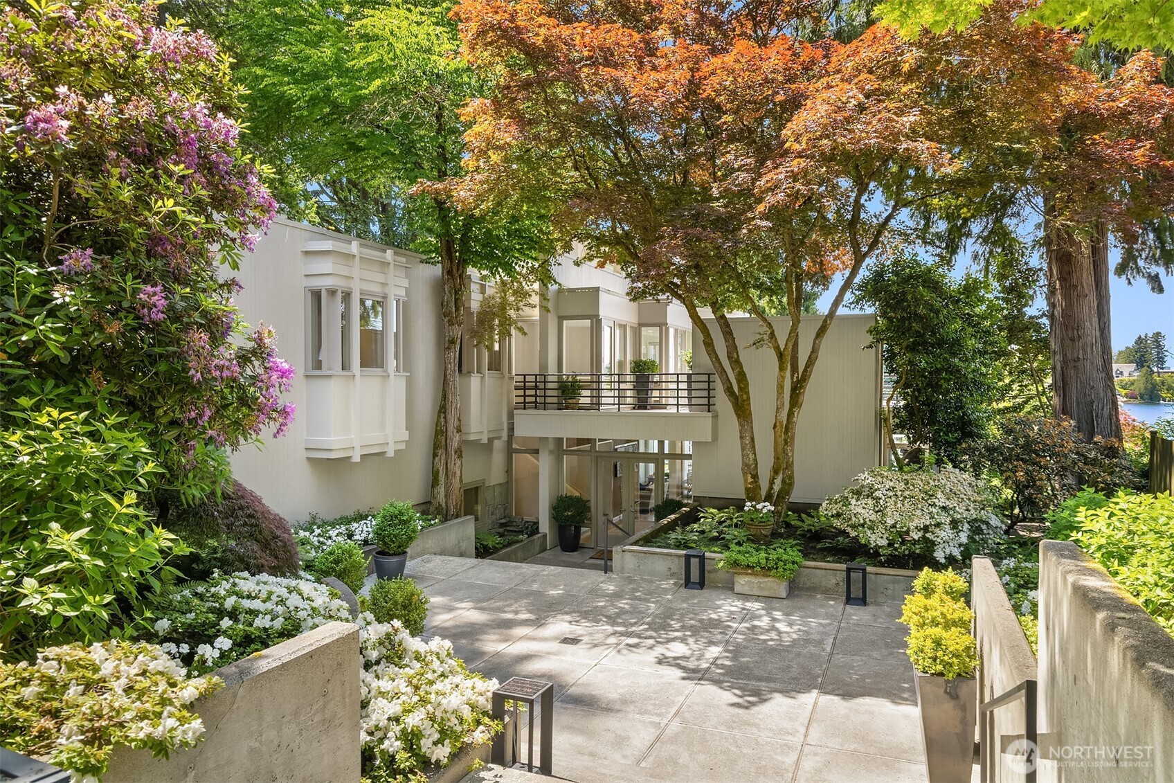 3611 Hunts Point Road Property Photo