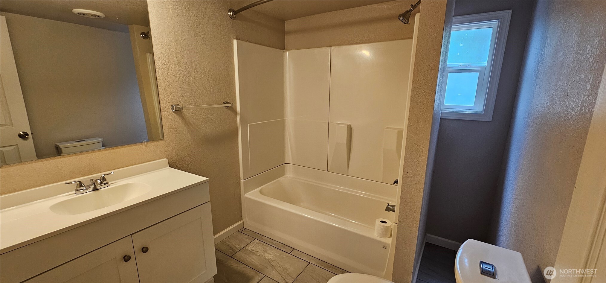 21 E Cromarty Court Property Photo 17