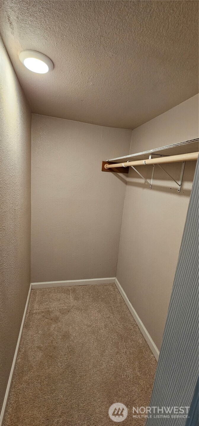 21 E Cromarty Court Property Photo 20