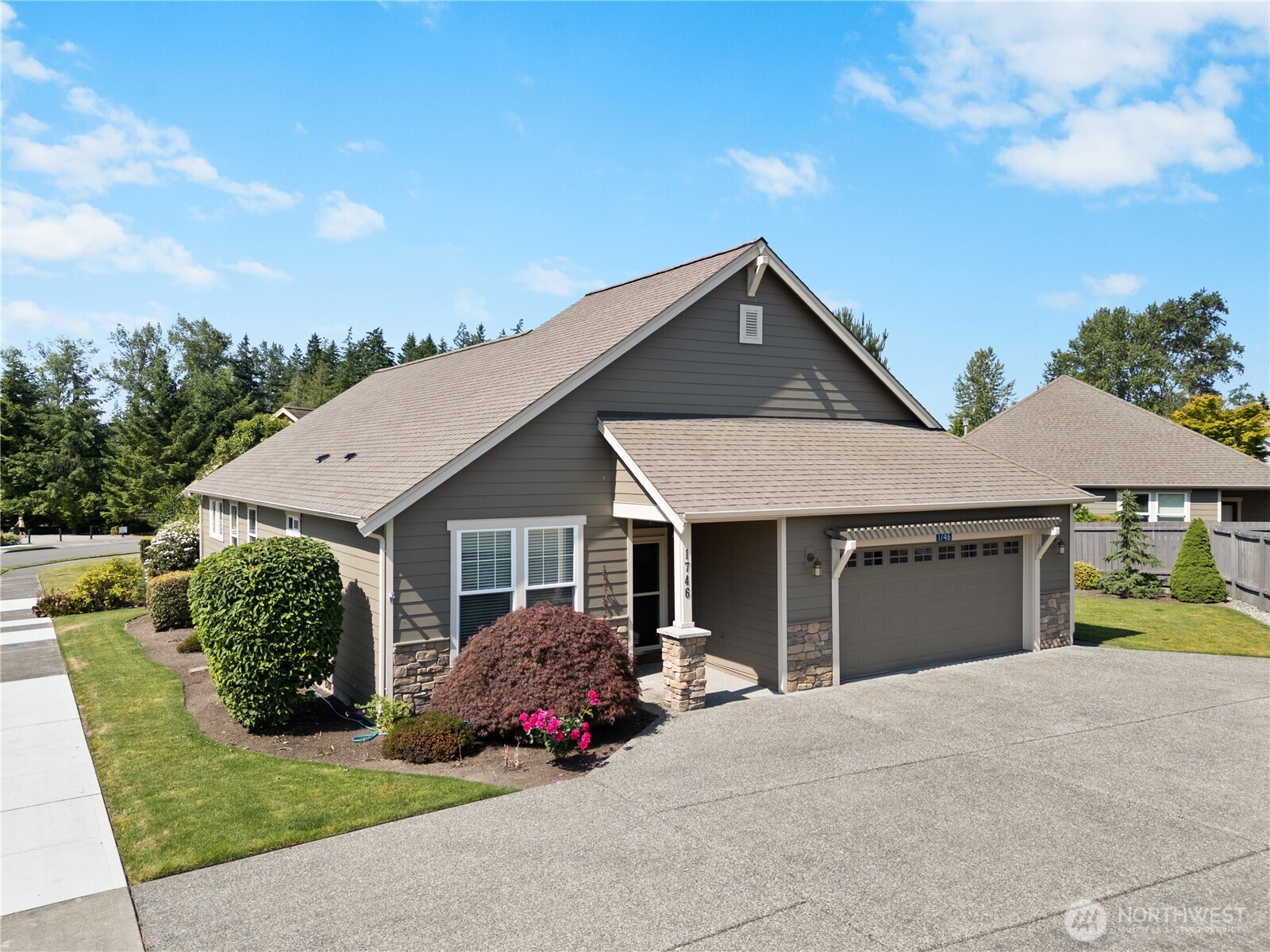 1746 Grand Avenue Property Photo 1