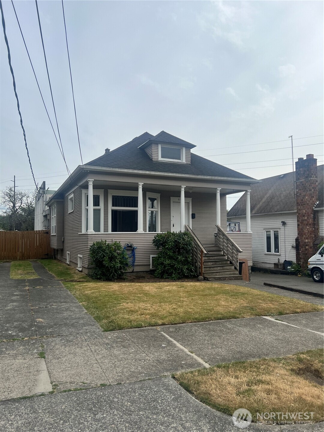 611 Nw Bright Street Property Photo 1