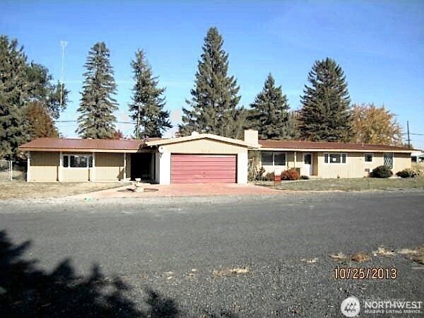 212 E Locust Street Property Photo 1