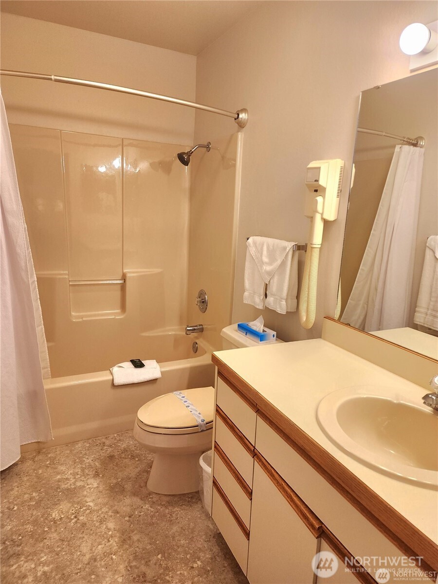 1 Nekquelekin 457-d Property Photo 8