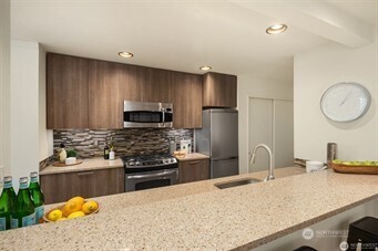 1926 Fairview Avenue 301 Property Photo 5
