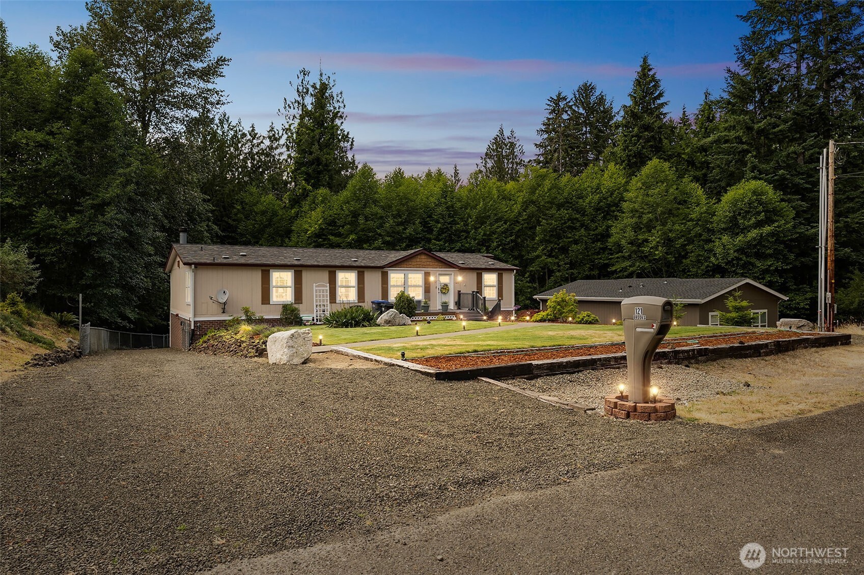 121 E Willapa Road