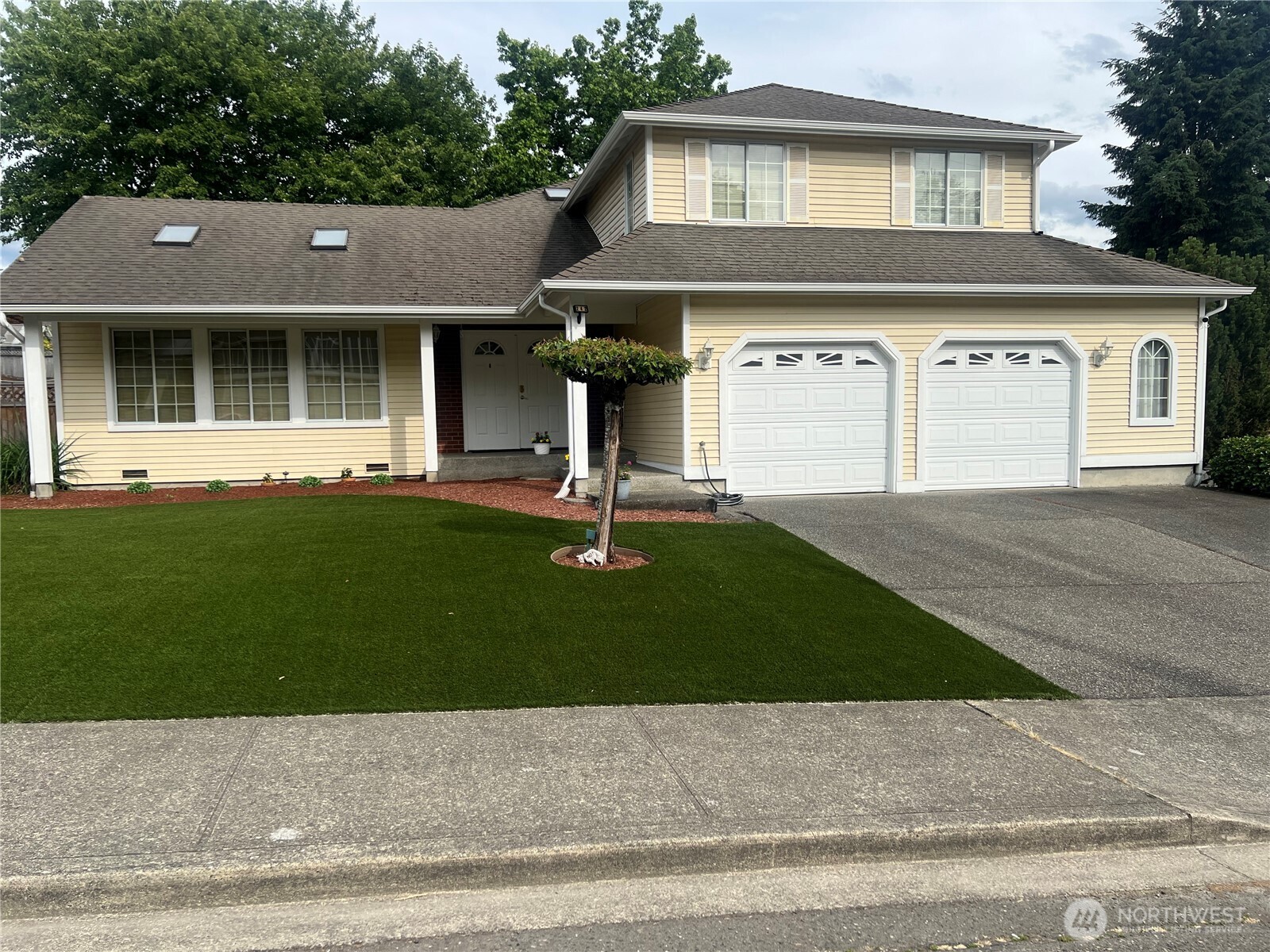 242 Oakesdale Avenue Property Photo 1