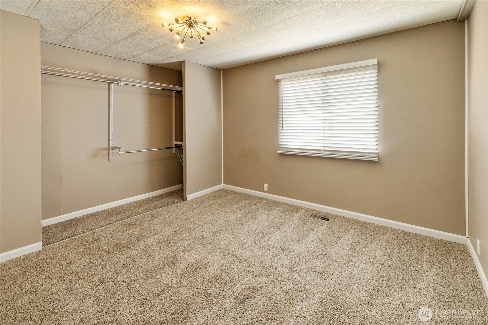 108 S Clark Street Property Photo 13