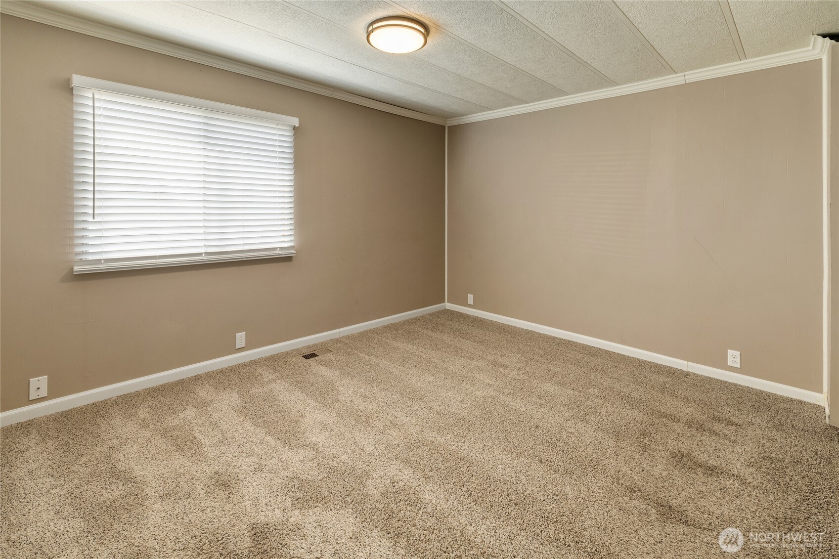 108 S Clark Street Property Photo 15