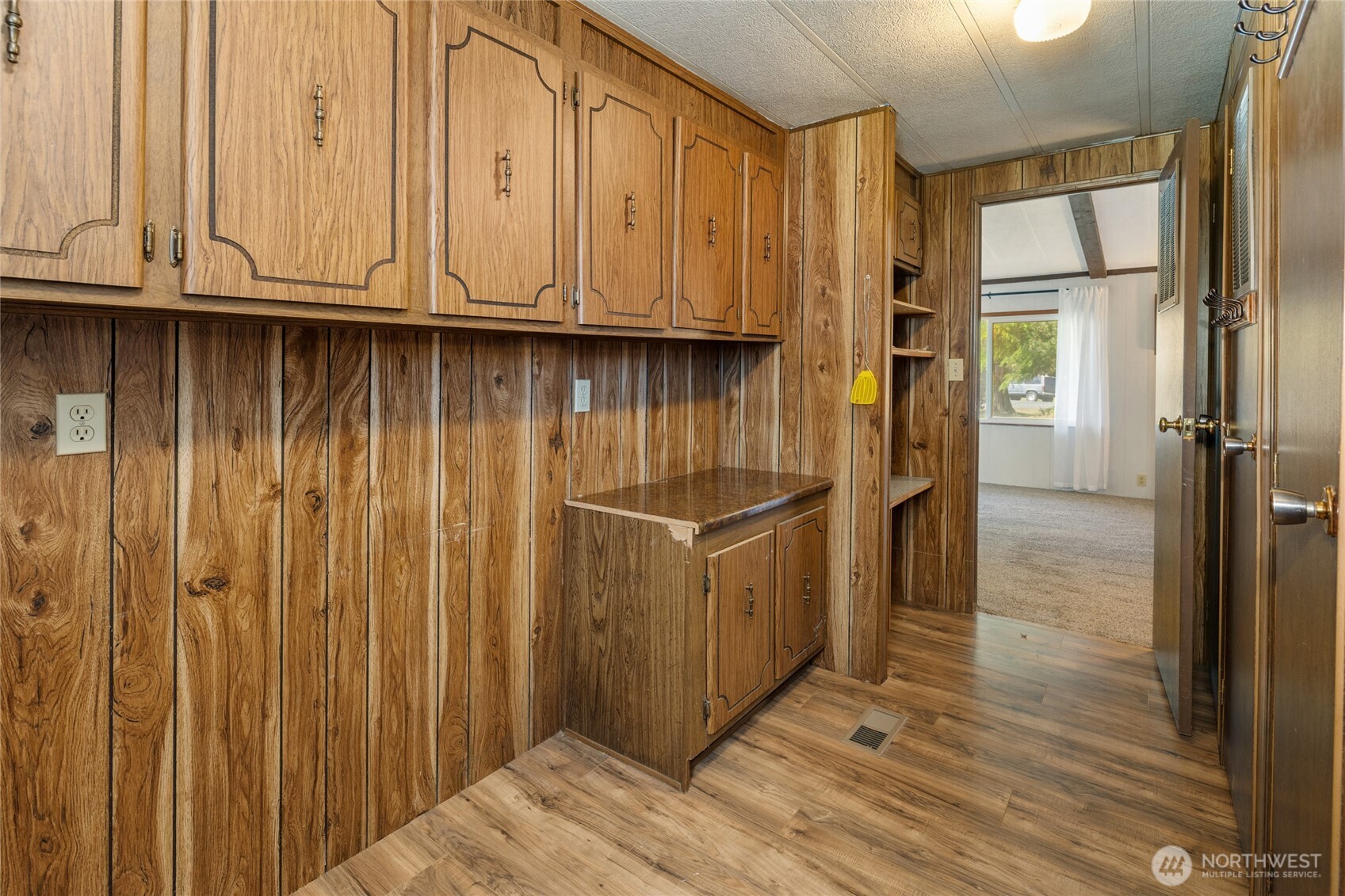 108 S Clark Street Property Photo 24