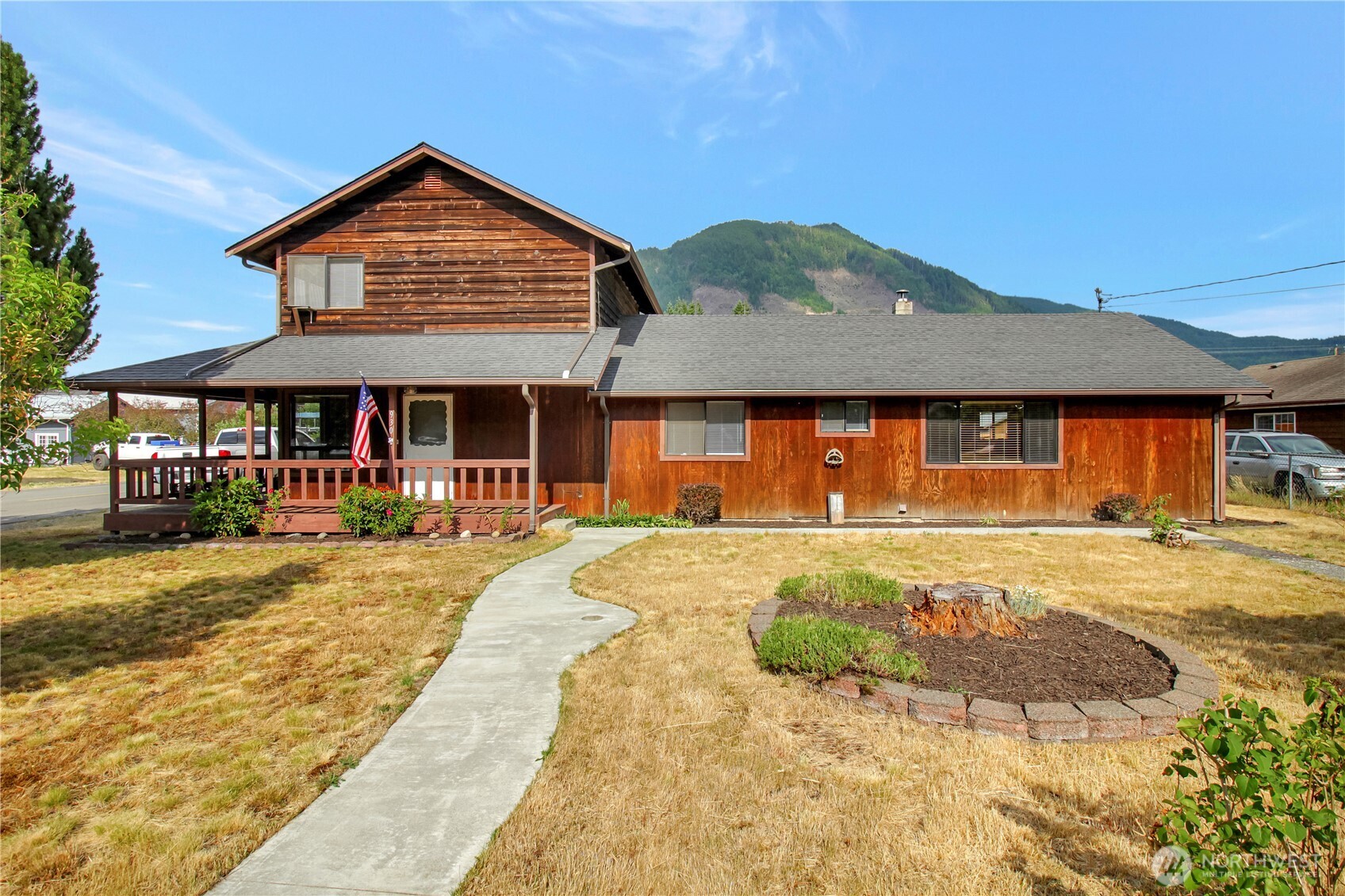 930 Commercial Avenue Property Photo 1