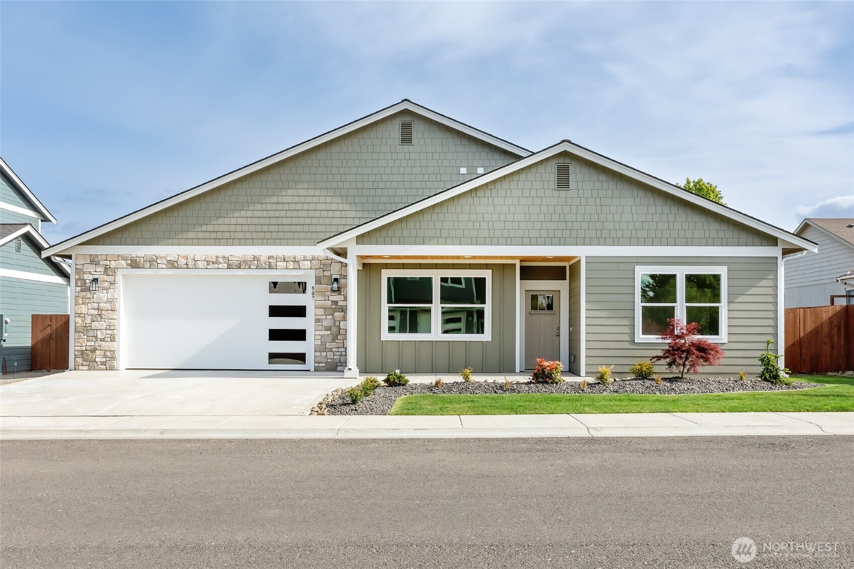 402 E Heatherstone Court