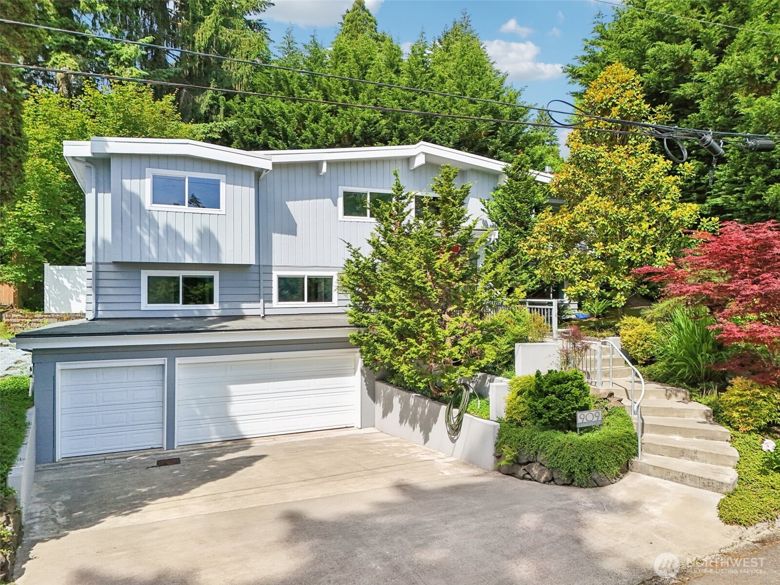 909 110th Avenue Property Photo 1