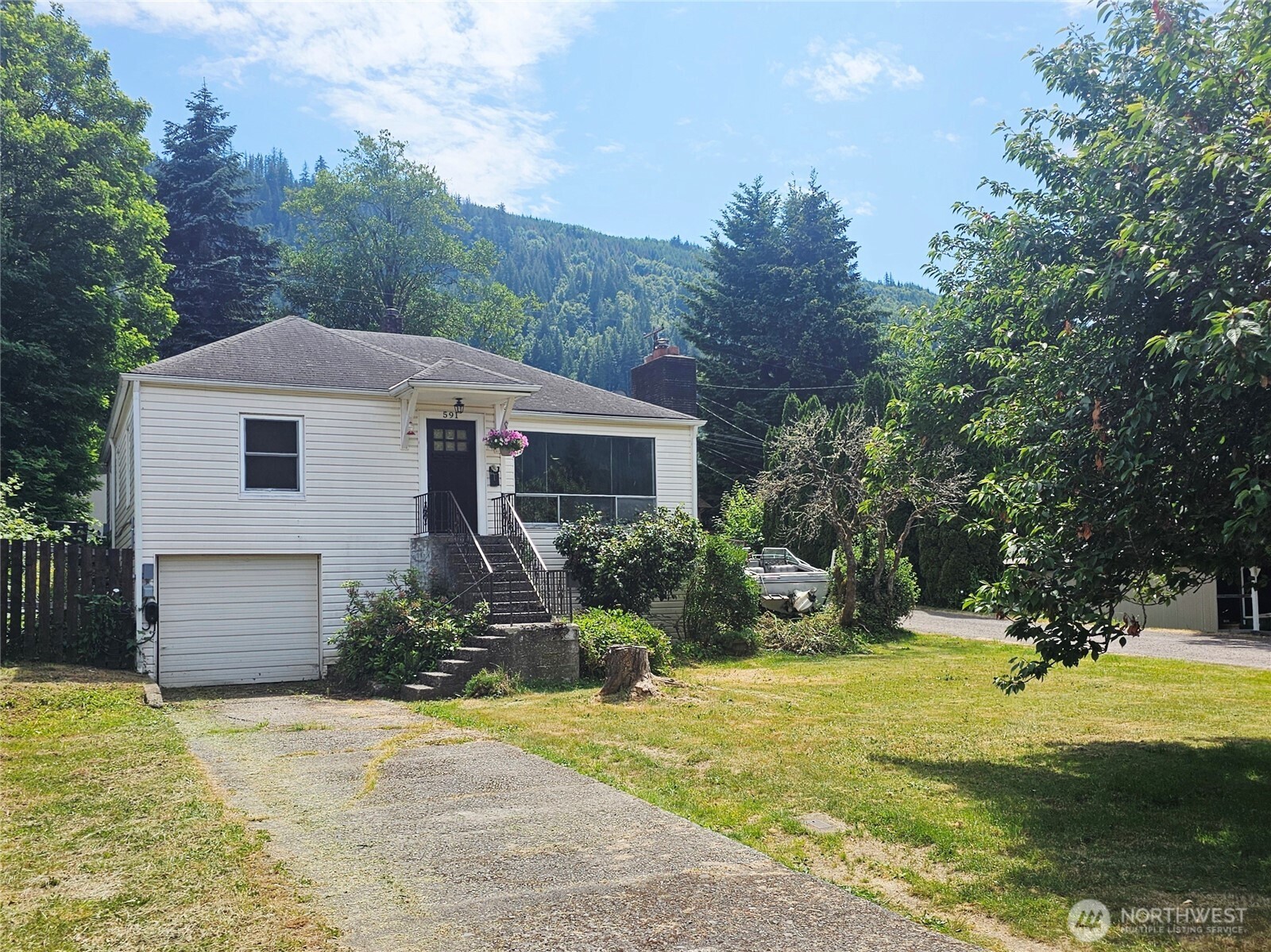591 Division Avenue Property Photo 1