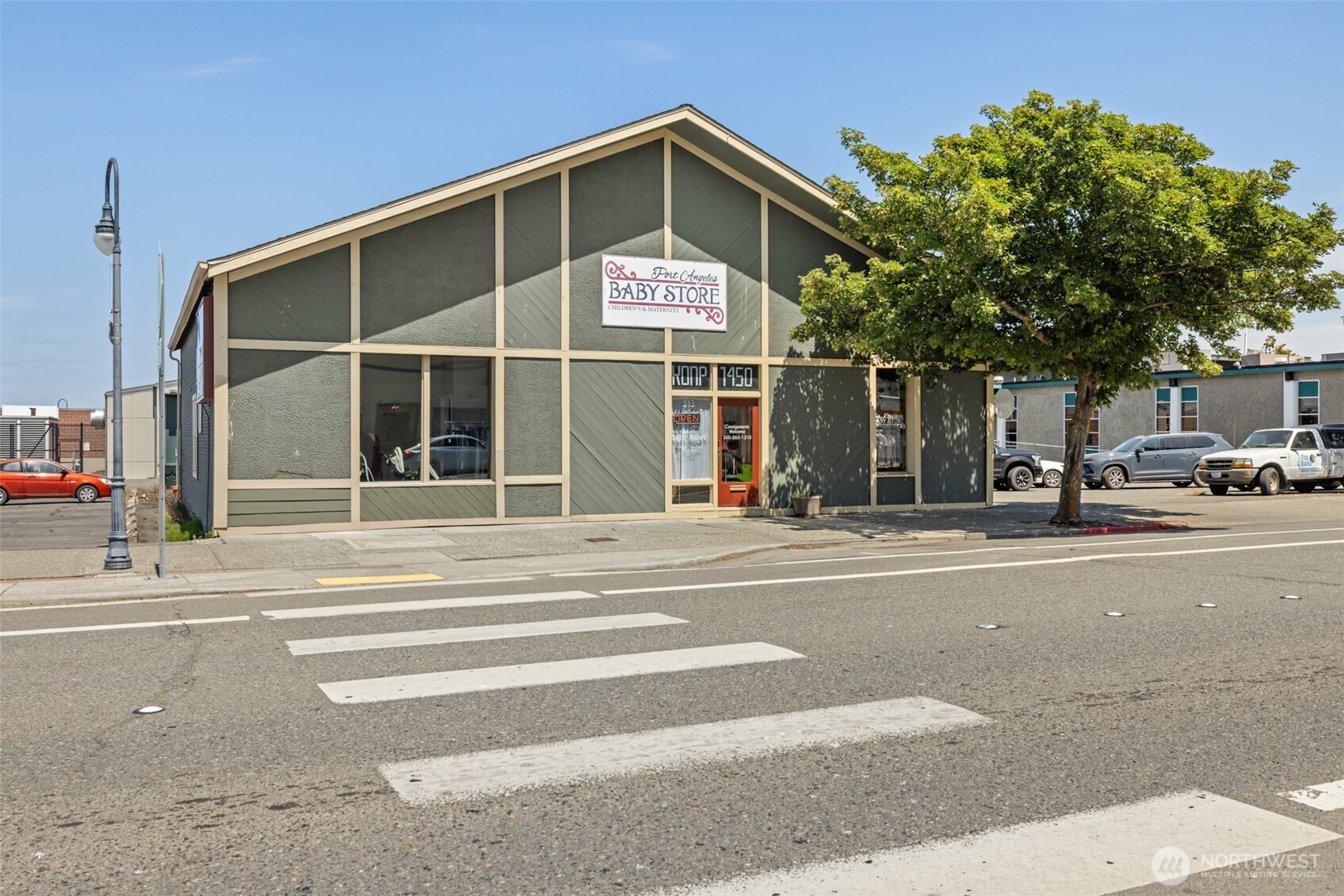 313 W First Street Store Property Photo 1