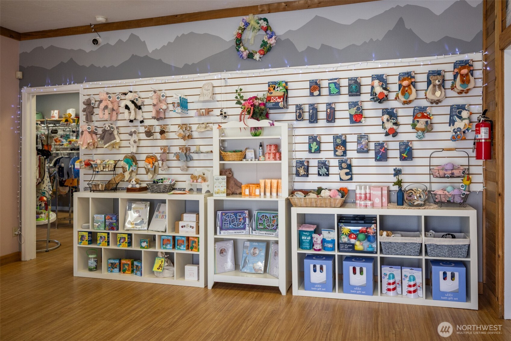 313 W First Street Store Property Photo 5