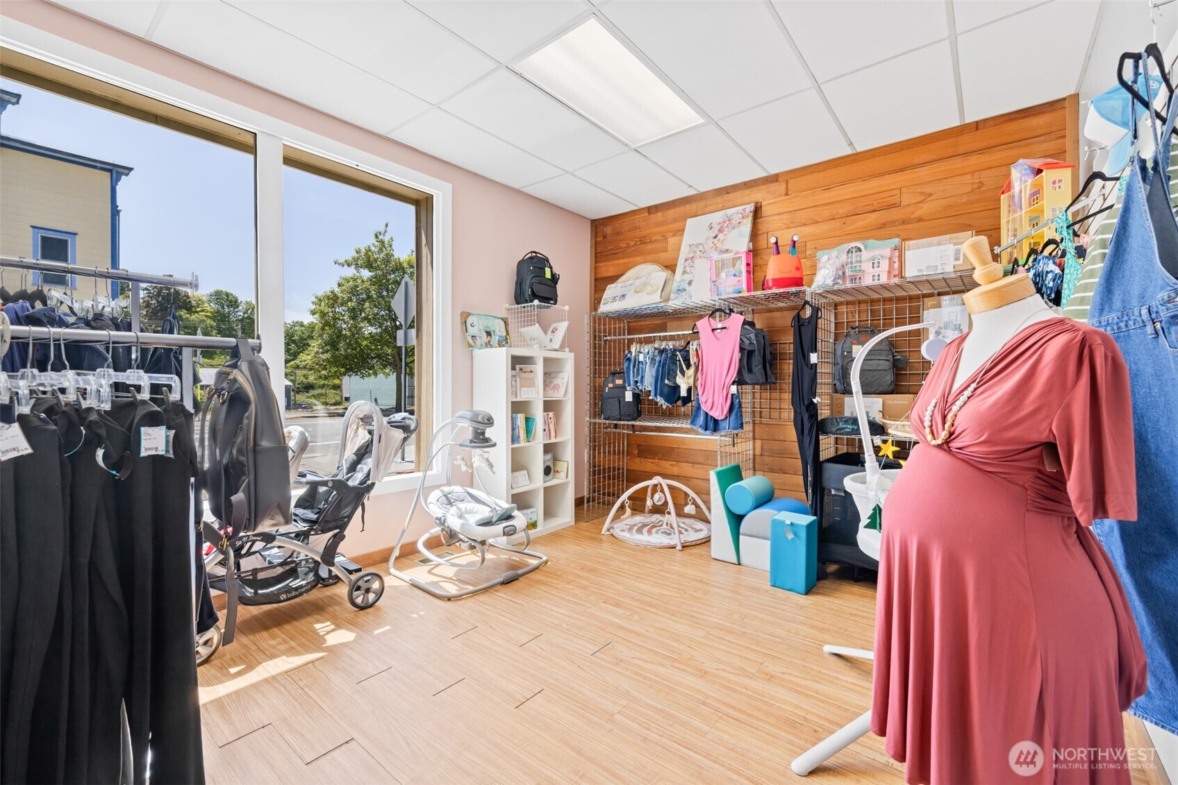 313 W First Street Store Property Photo 12