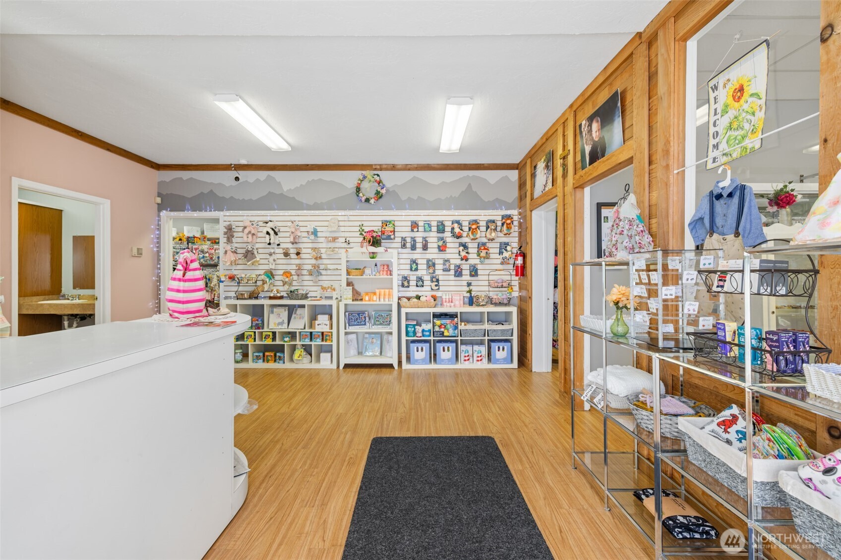 313 W First Street Store Property Photo 18