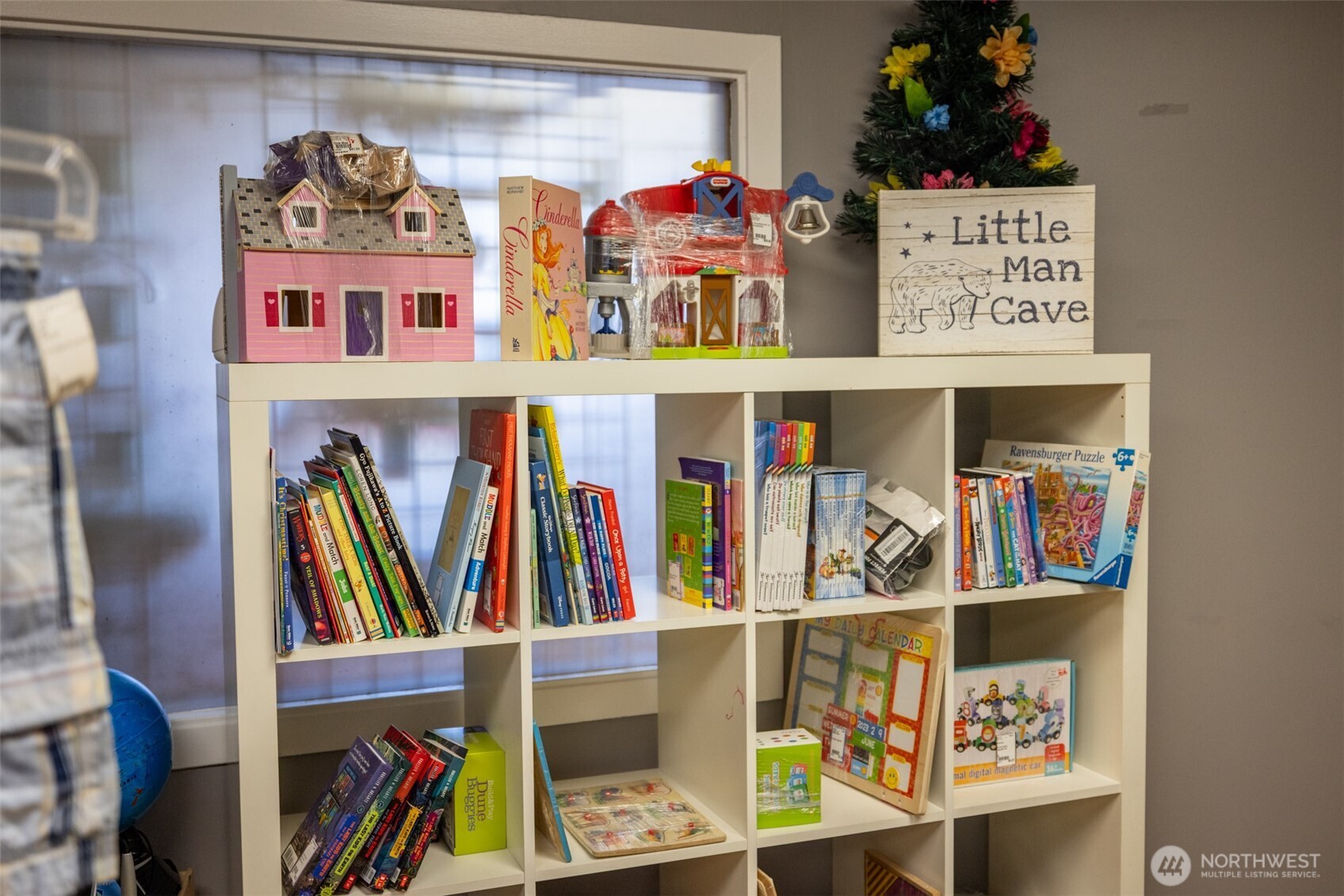 313 W First Street Store Property Photo 30