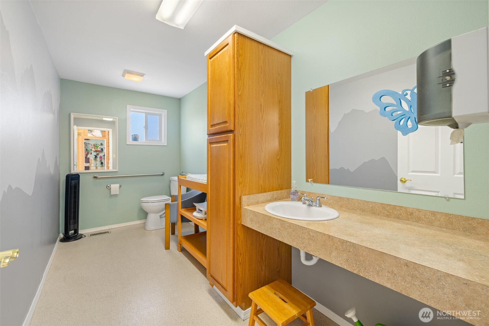 313 W First Street Store Property Photo 33