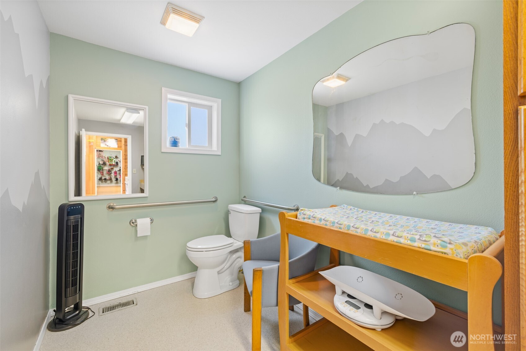 313 W First Street Store Property Photo 34