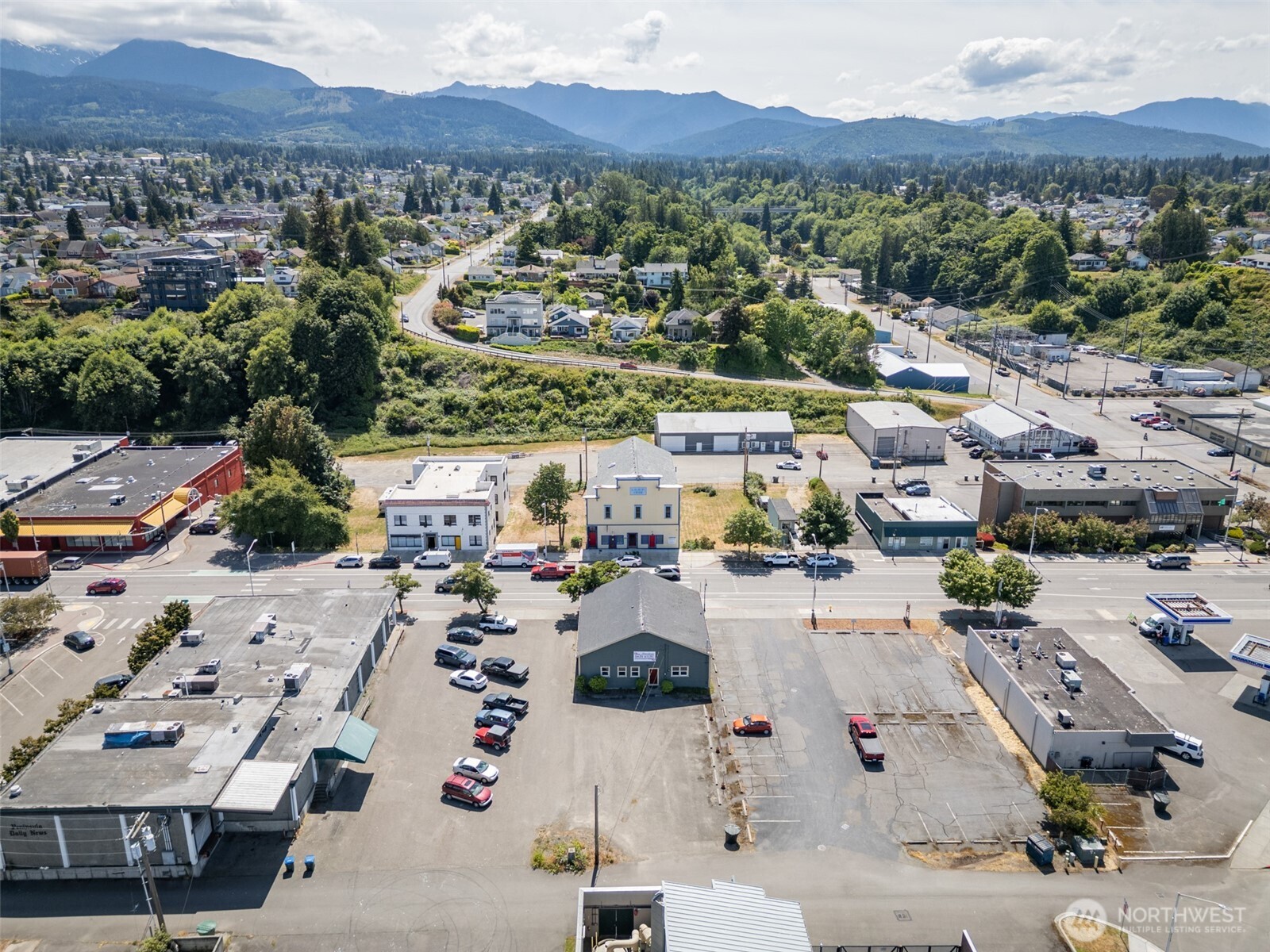 313 W First Street Store Property Photo 39