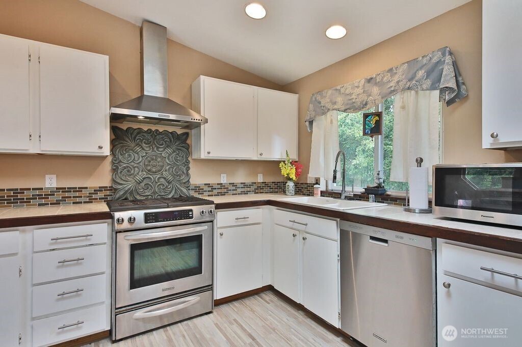 1271 Rickover Drive Property Photo 2