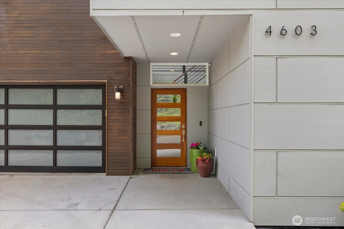 4603 S Juneau Street Property Photo 2