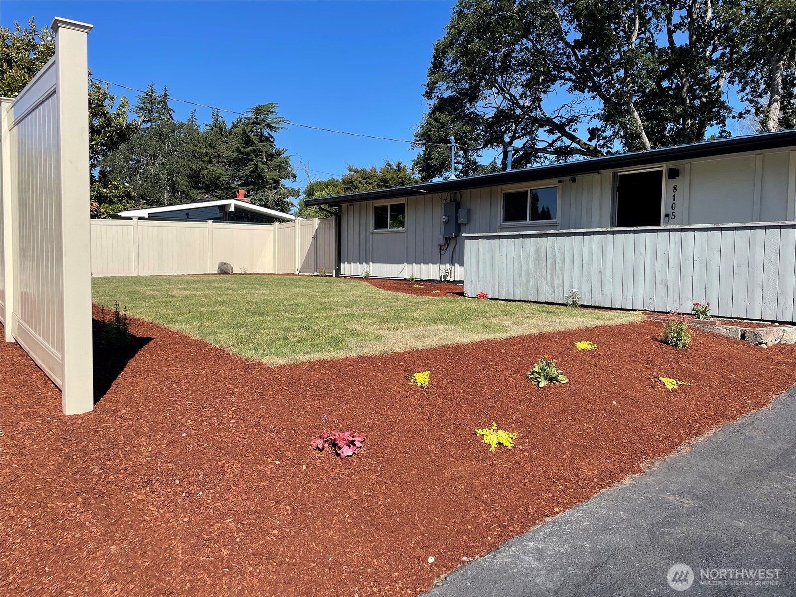 8105 Oakridge Drive Property Photo 1