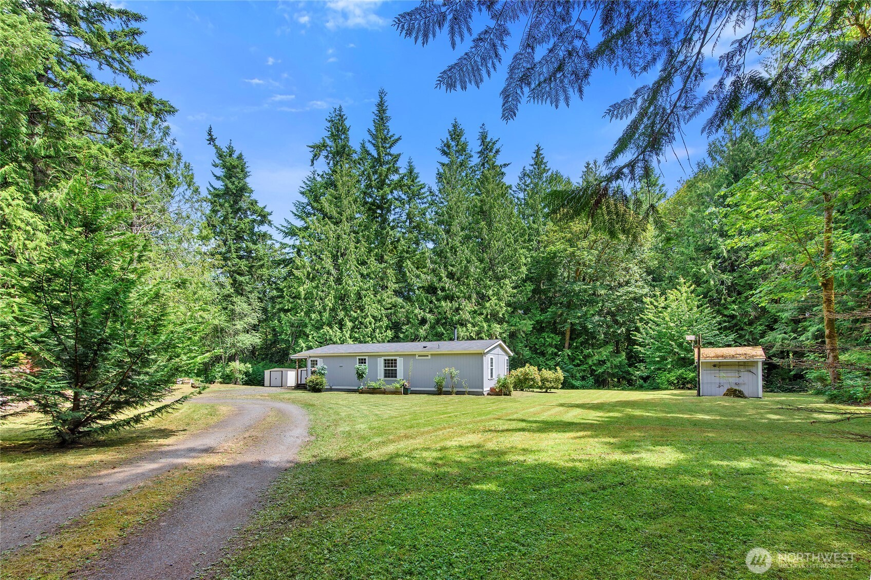 926 Ne Genes Lane Property Photo 1