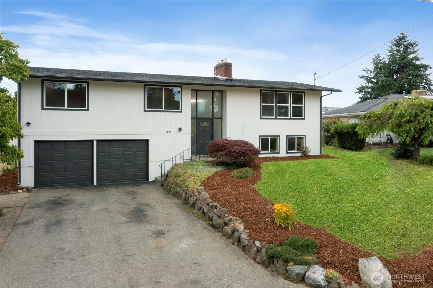 10805 105 Street Property Photo 2