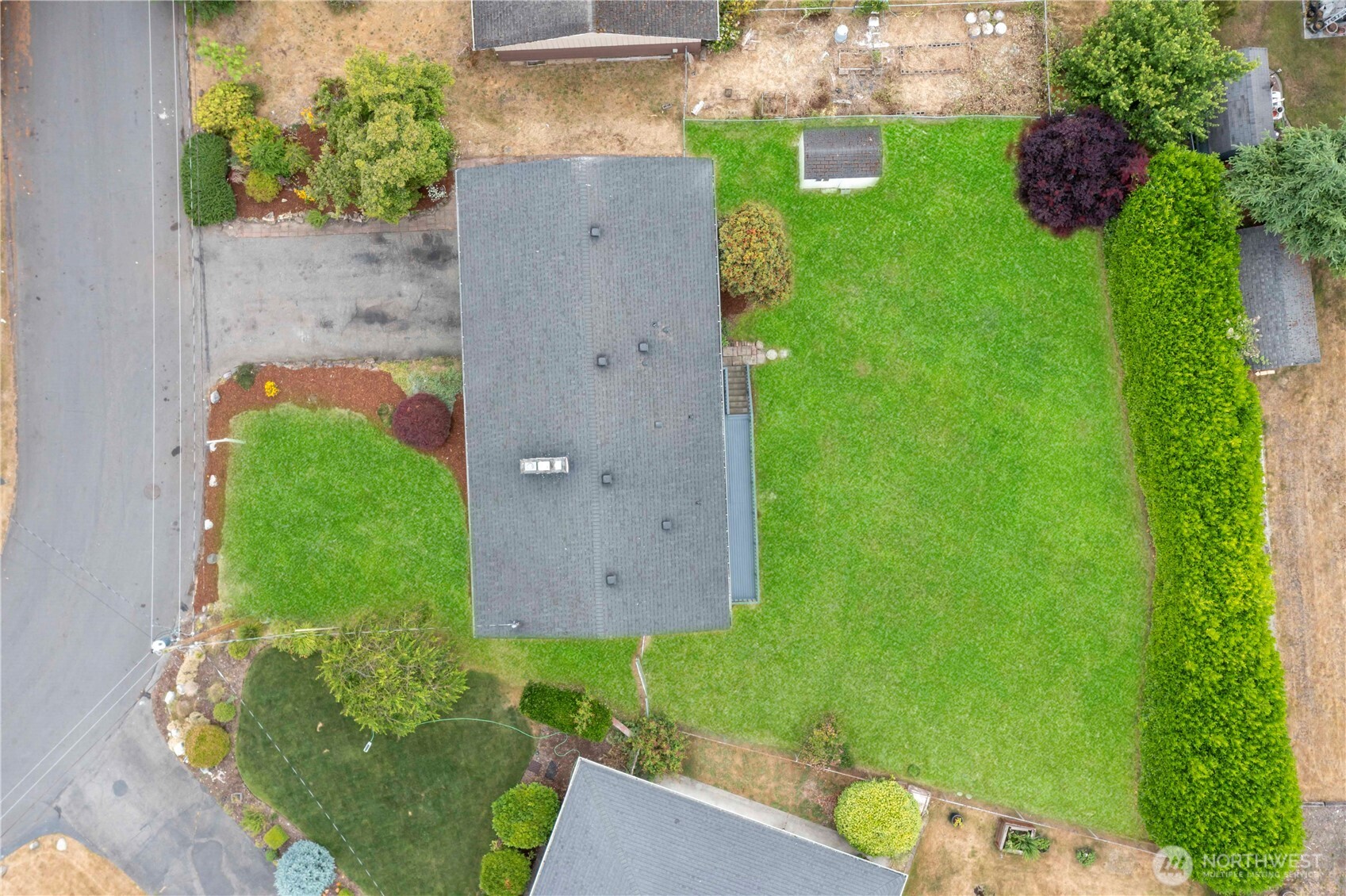 10805 105 Street Property Photo 6