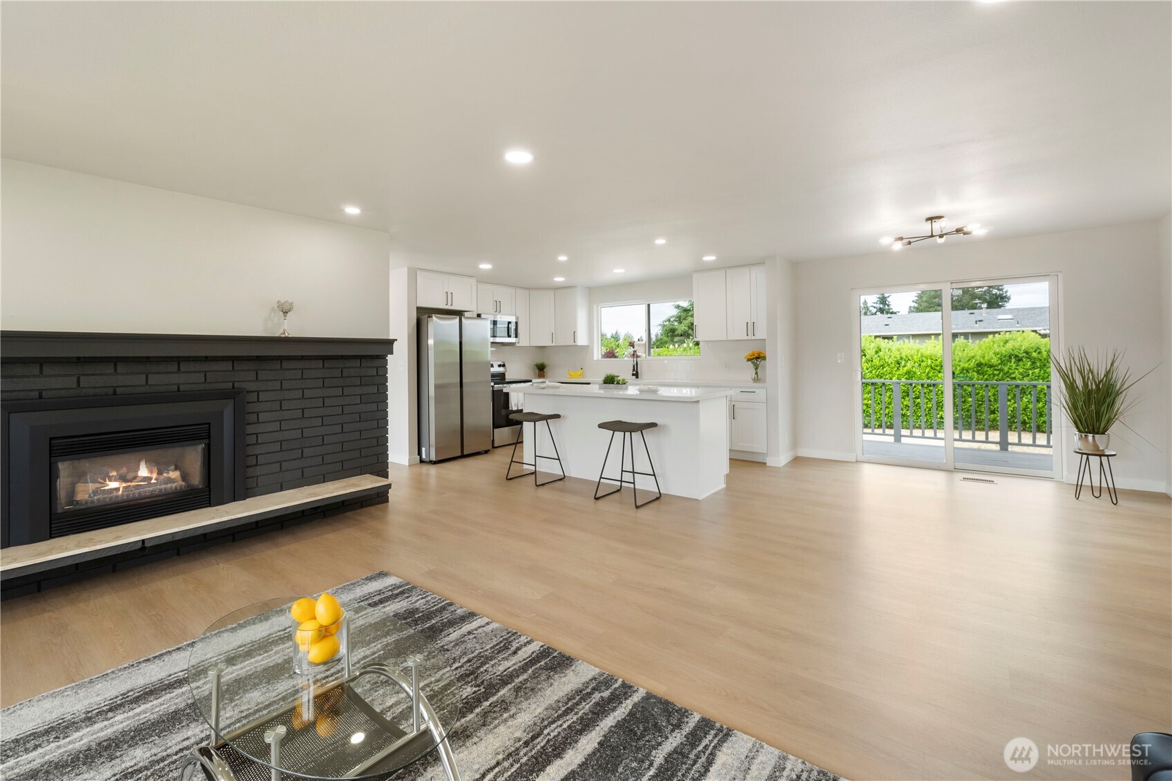 10805 105 Street Property Photo 9