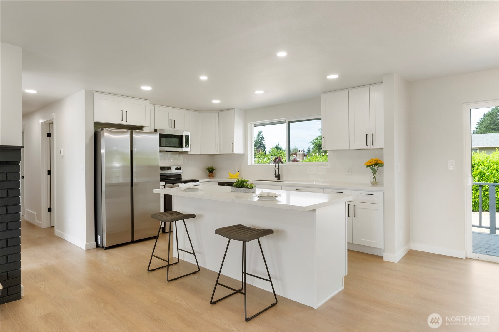 10805 105 Street Property Photo 10