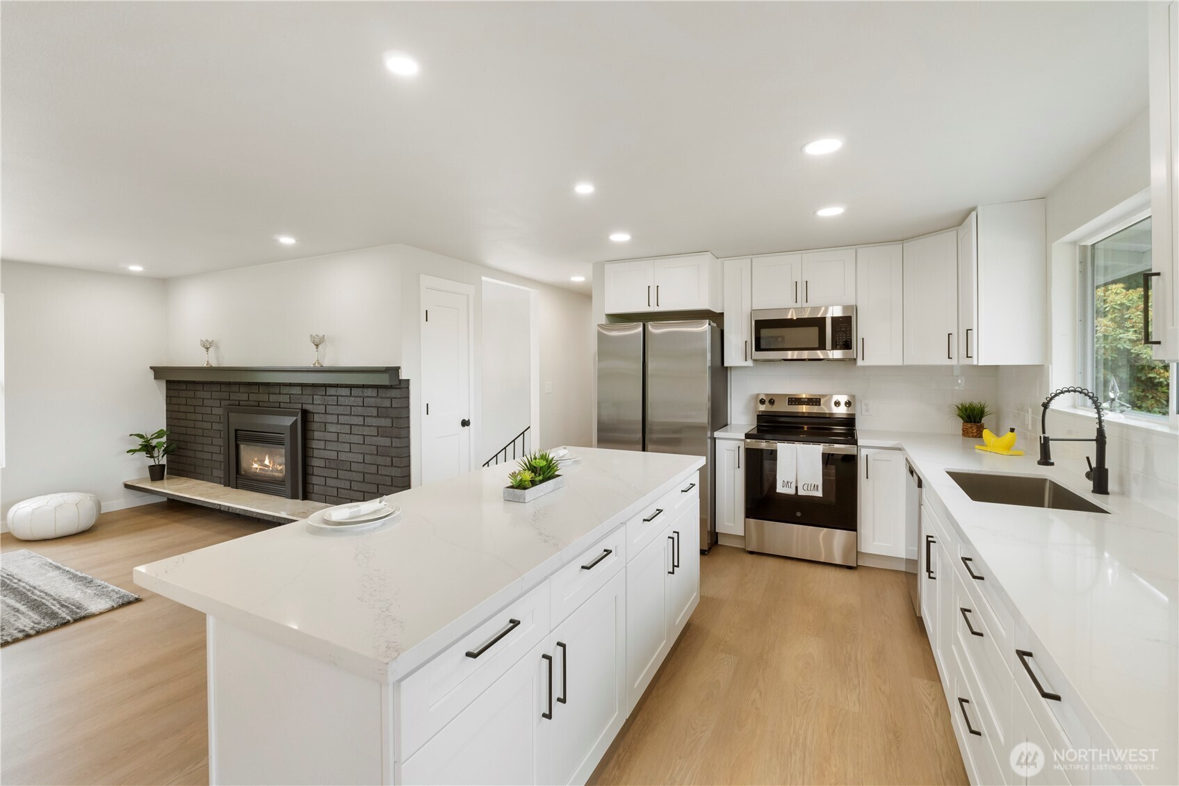 10805 105 Street Property Photo 11